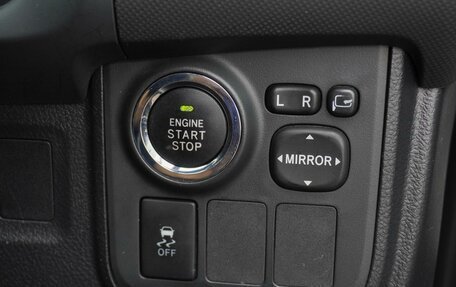 Toyota Wish II, 2017 год, 1 599 000 рублей, 21 фотография