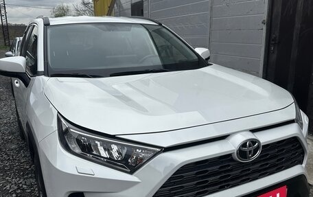Toyota RAV4, 2023 год, 3 550 000 рублей, 5 фотография