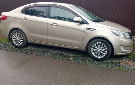 KIA Rio III рестайлинг, 2013 год, 750 000 рублей, 2 фотография