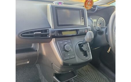 Toyota Wish II, 2013 год, 1 490 000 рублей, 7 фотография