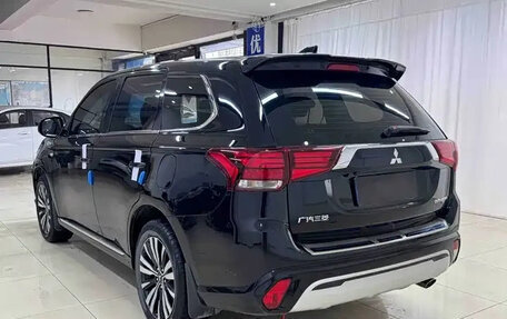 Mitsubishi Outlander III рестайлинг 3, 2022 год, 1 894 099 рублей, 4 фотография
