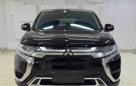 Mitsubishi Outlander III рестайлинг 3, 2022 год, 1 894 099 рублей, 2 фотография