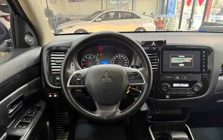 Mitsubishi Outlander III рестайлинг 3, 2022 год, 1 894 099 рублей, 9 фотография