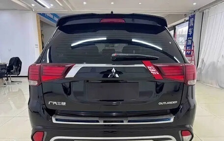 Mitsubishi Outlander III рестайлинг 3, 2022 год, 1 894 099 рублей, 5 фотография