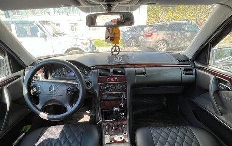 Mercedes-Benz E-Класс, 2000 год, 550 000 рублей, 6 фотография