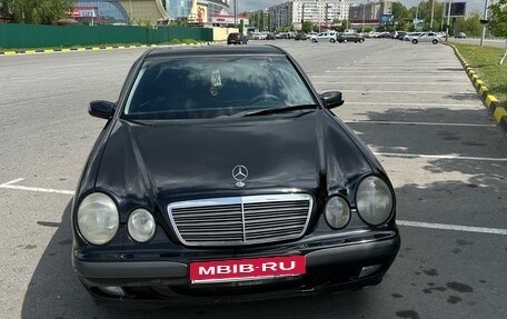 Mercedes-Benz E-Класс, 2000 год, 550 000 рублей, 1 фотография