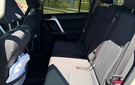 Toyota Land Cruiser Prado 150 рестайлинг 2, 2019 год, 4 500 000 рублей, 10 фотография
