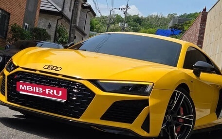 Audi R8, 2023 год, 19 341 776 рублей, 2 фотография