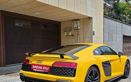Audi R8, 2023 год, 19 341 776 рублей, 8 фотография