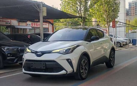 Toyota C-HR I рестайлинг, 2023 год, 2 720 000 рублей, 1 фотография