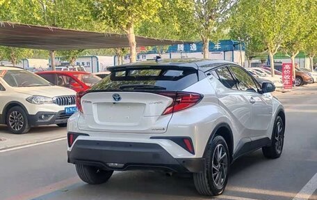 Toyota C-HR I рестайлинг, 2023 год, 2 720 000 рублей, 5 фотография