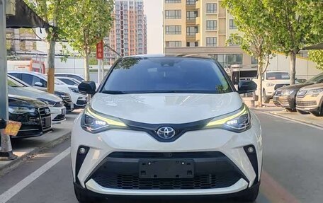 Toyota C-HR I рестайлинг, 2023 год, 2 720 000 рублей, 3 фотография