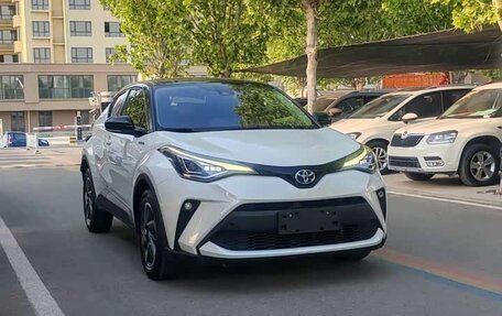 Toyota C-HR I рестайлинг, 2023 год, 2 720 000 рублей, 2 фотография