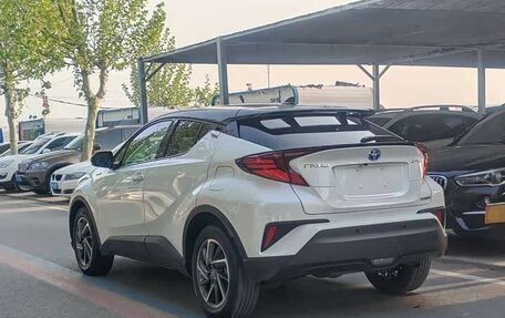 Toyota C-HR I рестайлинг, 2023 год, 2 720 000 рублей, 4 фотография