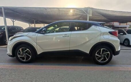 Toyota C-HR I рестайлинг, 2023 год, 2 720 000 рублей, 7 фотография