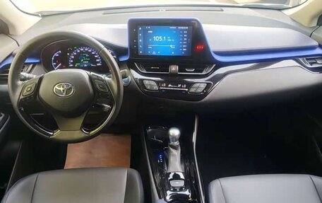 Toyota C-HR I рестайлинг, 2023 год, 2 720 000 рублей, 11 фотография
