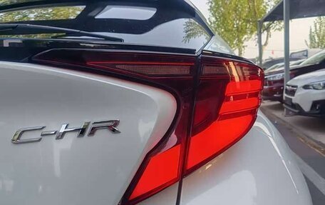 Toyota C-HR I рестайлинг, 2023 год, 2 720 000 рублей, 26 фотография