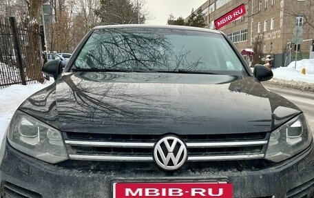 Volkswagen Touareg III, 2011 год, 1 400 000 рублей, 2 фотография