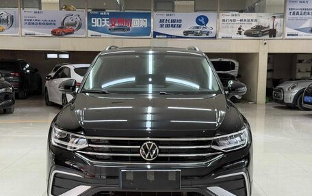 Volkswagen Tiguan II, 2023 год, 2 540 000 рублей, 2 фотография