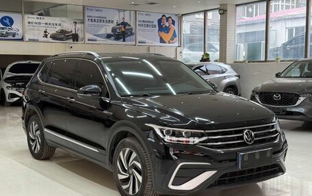 Volkswagen Tiguan II, 2023 год, 2 540 000 рублей, 3 фотография