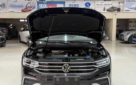 Volkswagen Tiguan II, 2023 год, 2 540 000 рублей, 7 фотография