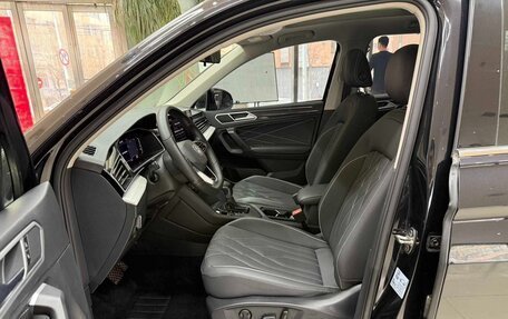 Volkswagen Tiguan II, 2023 год, 2 540 000 рублей, 14 фотография