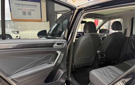 Volkswagen Tiguan II, 2023 год, 2 540 000 рублей, 17 фотография