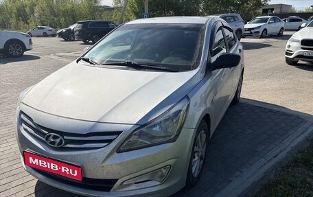 Hyundai Solaris II рестайлинг, 2015 год, 999 000 рублей, 1 фотография