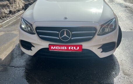 Mercedes-Benz E-Класс, 2017 год, 2 900 000 рублей, 13 фотография