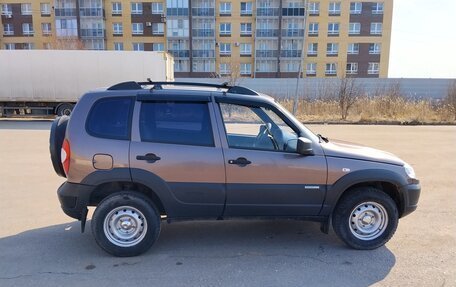 Chevrolet Niva I рестайлинг, 2015 год, 690 000 рублей, 3 фотография