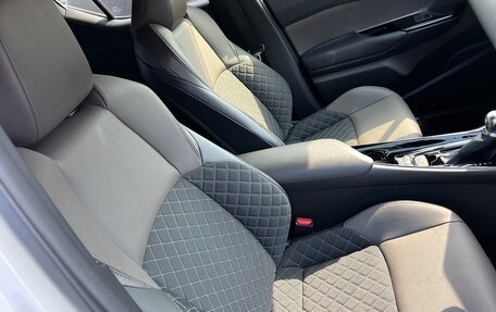 Toyota C-HR I рестайлинг, 2020 год, 2 350 000 рублей, 13 фотография