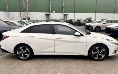 Hyundai Elantra, 2022 год, 1 570 000 рублей, 3 фотография
