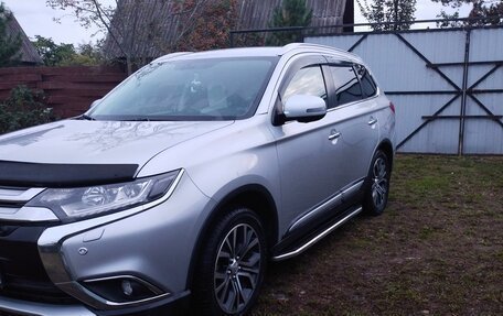 Mitsubishi Outlander III рестайлинг 3, 2017 год, 1 850 000 рублей, 2 фотография