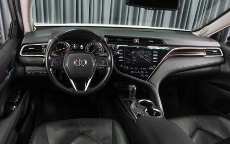 Toyota Camry, 2018 год, 2 675 000 рублей, 6 фотография