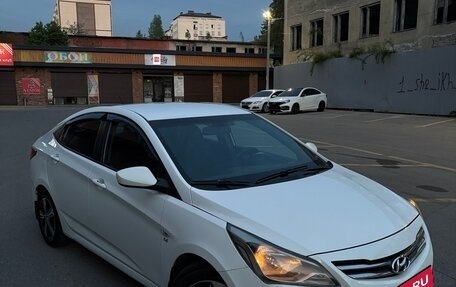 Hyundai Solaris II рестайлинг, 2015 год, 995 000 рублей, 2 фотография