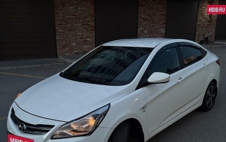 Hyundai Solaris II рестайлинг, 2015 год, 995 000 рублей, 3 фотография