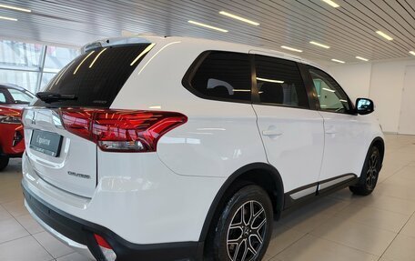 Mitsubishi Outlander III рестайлинг 3, 2018 год, 1 849 000 рублей, 2 фотография