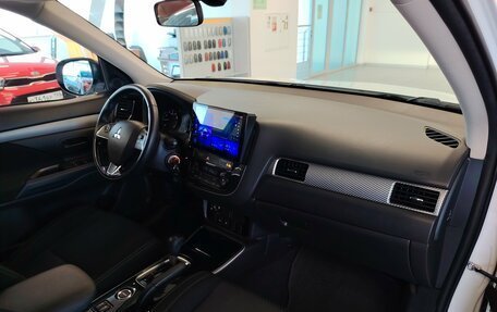 Mitsubishi Outlander III рестайлинг 3, 2018 год, 1 849 000 рублей, 7 фотография