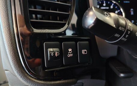 Mitsubishi Outlander III рестайлинг 3, 2018 год, 1 849 000 рублей, 11 фотография