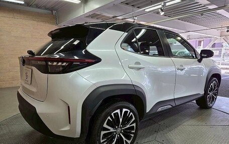 Toyota Yaris Cross, 2022 год, 1 520 000 рублей, 6 фотография