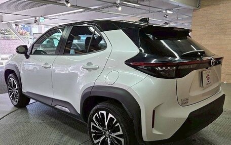 Toyota Yaris Cross, 2022 год, 1 520 000 рублей, 4 фотография