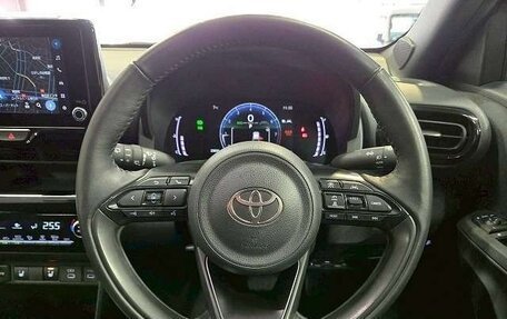 Toyota Yaris Cross, 2022 год, 1 520 000 рублей, 26 фотография