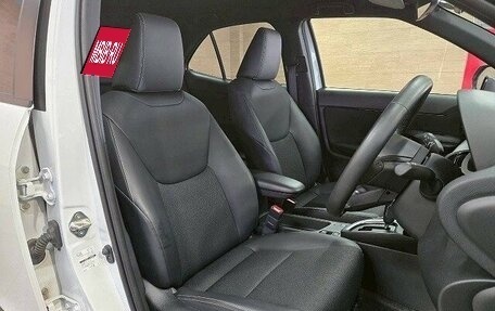 Toyota Yaris Cross, 2022 год, 1 520 000 рублей, 28 фотография