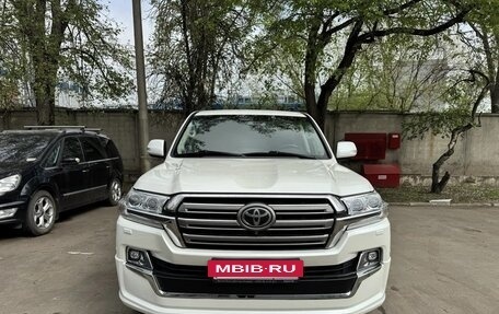 Toyota Land Cruiser 200, 2019 год, 6 350 000 рублей, 2 фотография