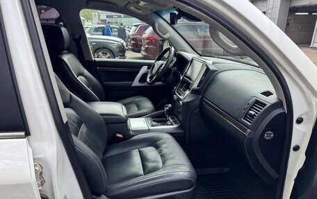Toyota Land Cruiser 200, 2019 год, 6 350 000 рублей, 19 фотография