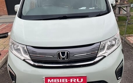 Honda Stepwgn IV, 2016 год, 1 390 000 рублей, 3 фотография