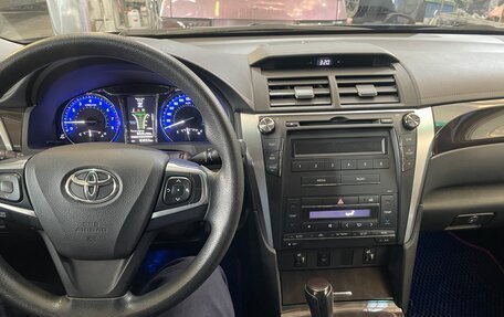 Toyota Camry, 2015 год, 1 870 000 рублей, 10 фотография