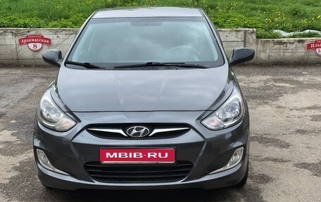 Hyundai Solaris II рестайлинг, 2013 год, 820 000 рублей, 1 фотография