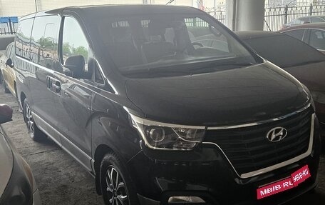 Hyundai H-1 II рестайлинг, 2021 год, 2 650 000 рублей, 1 фотография