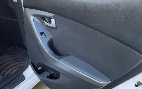 Hyundai Elantra V, 2013 год, 940 000 рублей, 14 фотография